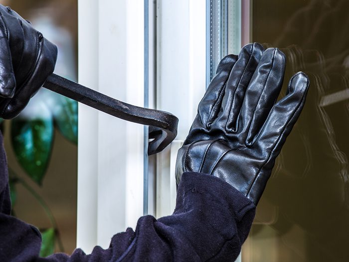 Sneaky ways burglars break in - burglar with crowbar at window