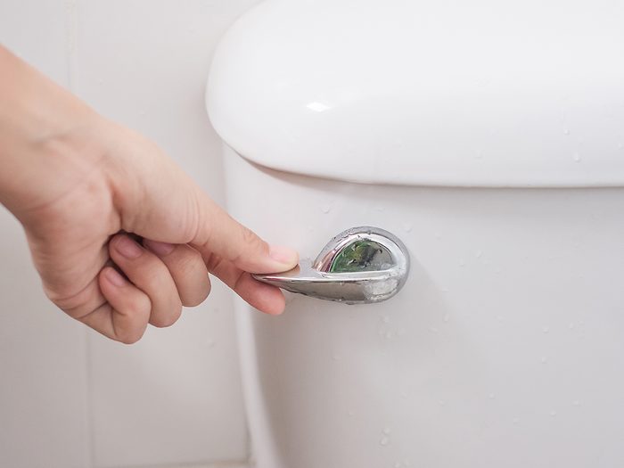Colon cancer symptoms - hand flushing toilet
