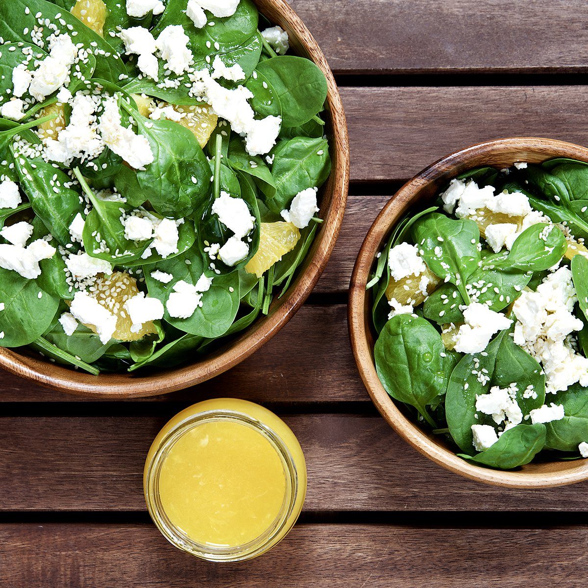 Spinach salad with oranges and sesame seeds