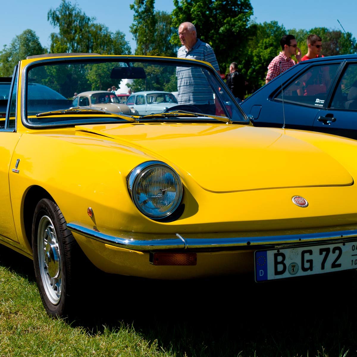 Yellow Fiat 850