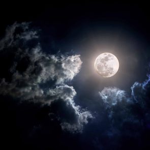 07-nuts-myths-about-full-moons-ignore