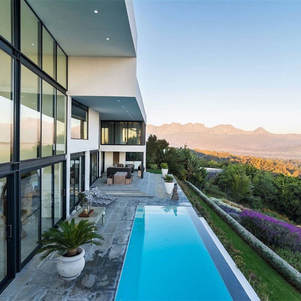 South Africa mansion with mountains in the background
