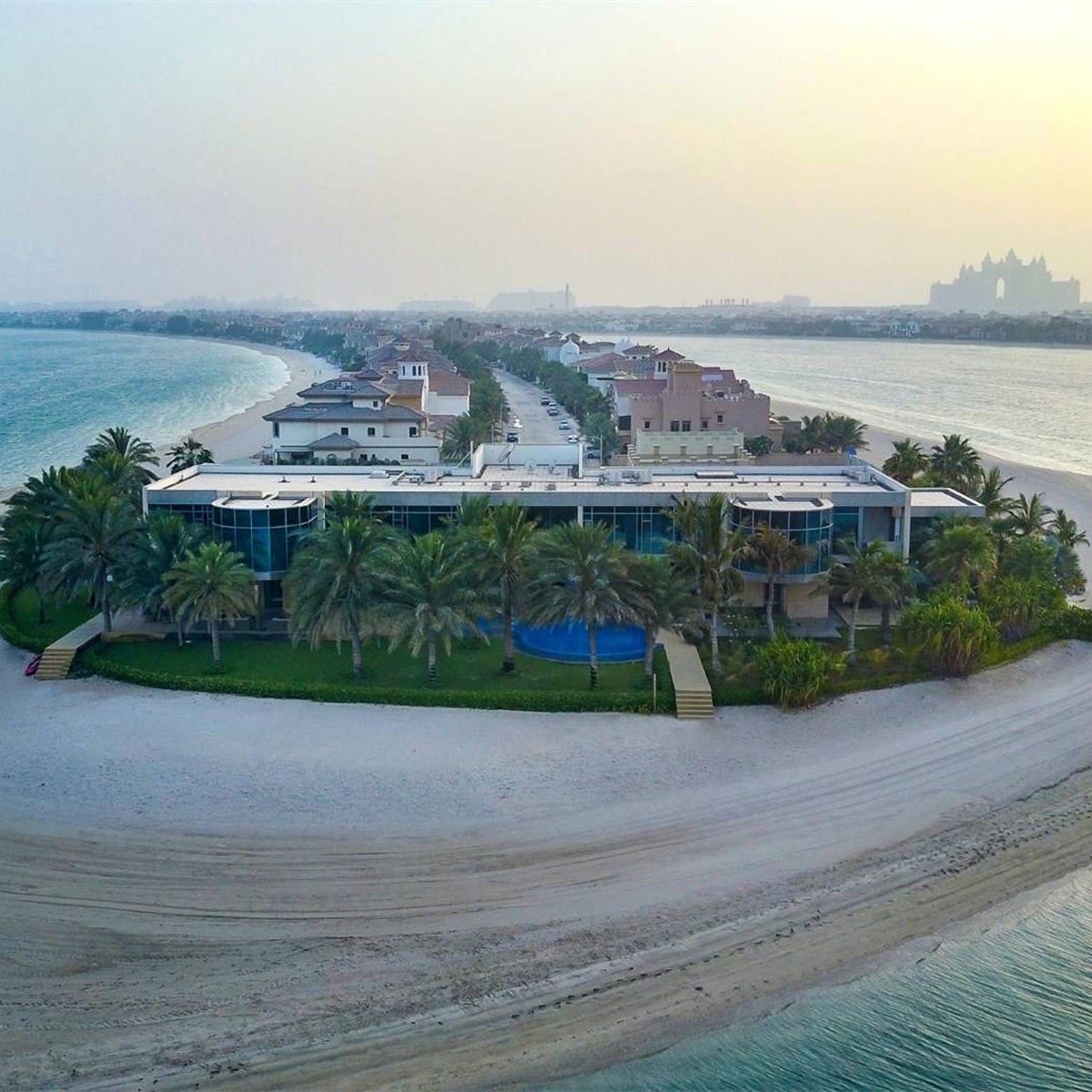 mansion with lots of beachfront in Dubai, United Arab Emirates