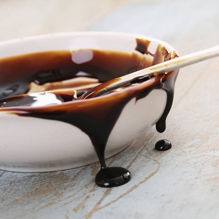 treacle dripping from dish with spoon; Shutterstock ID 400288555; Job (TFH, TOH, RD, BNB, CWM, CM): TOH
