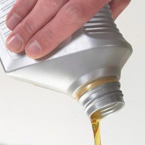 How to pour oil without making a mess