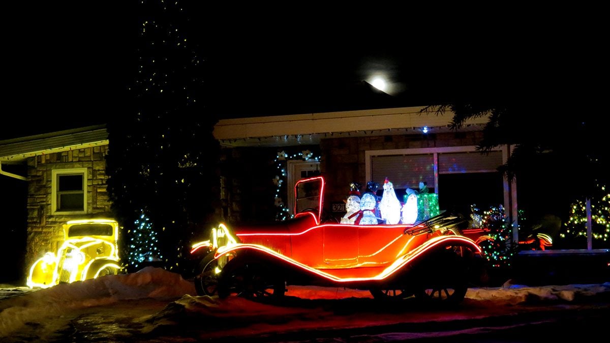 Deck the halls - outdoor lights red car