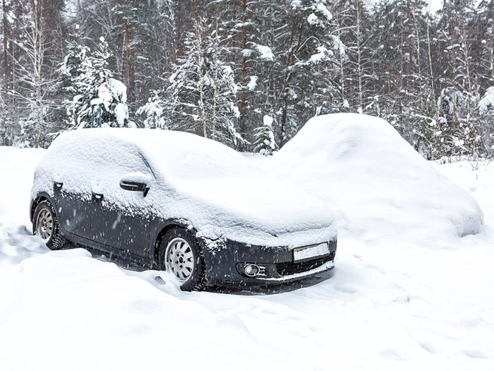 Gasoline freezing point celsius - frozen car in winter snow