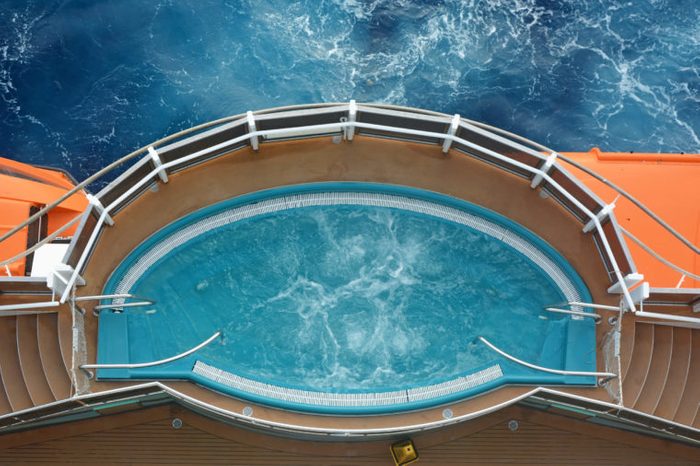 Jacuzzi on the cruise ship with ocean background