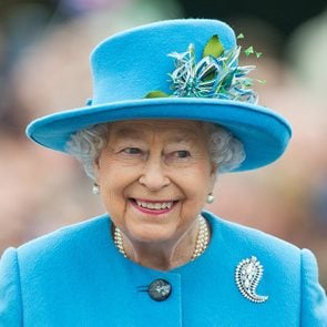 POUNDBURY, DORSET - OCTOBER 27: Queen Elizabeth II tours Queen Mother Square on October 27, 2016 in Poundbury, Dorset. (Photo by Samir Hussein/WireImage)