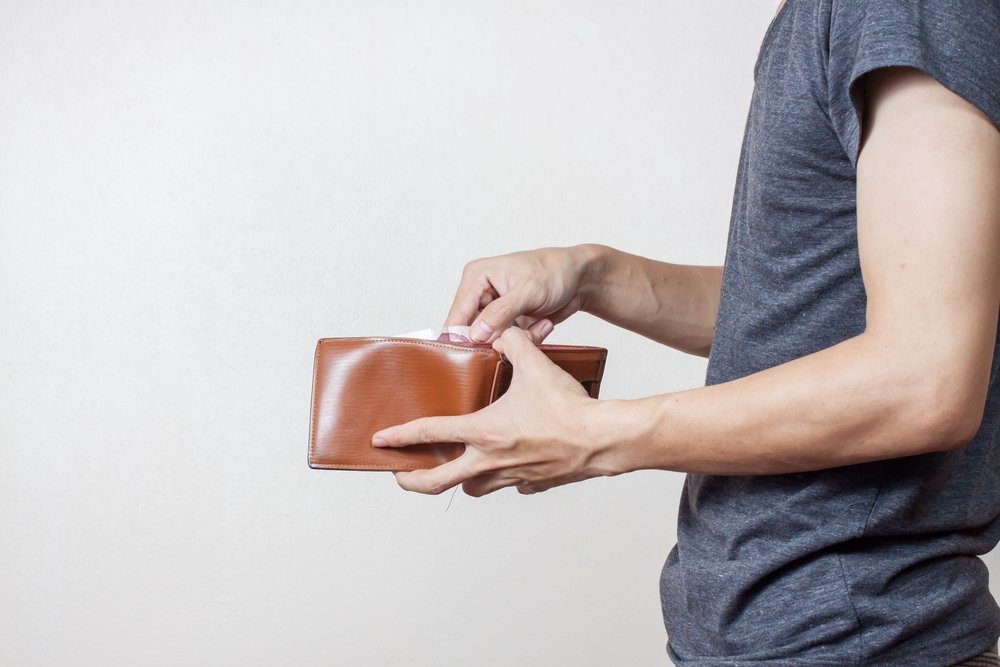 Person holding an empty wallet