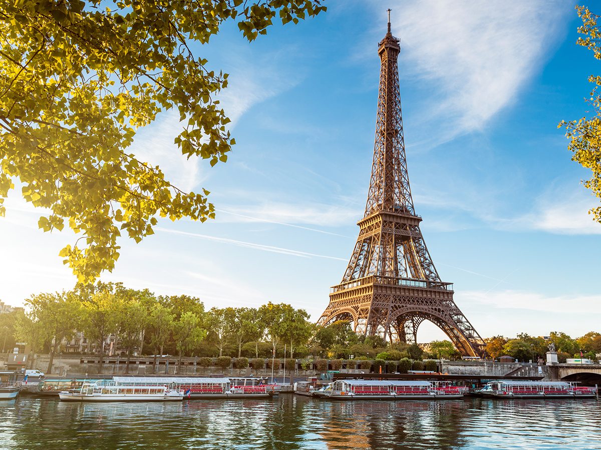 Best April Fool's pranks in history - Eiffel Tower