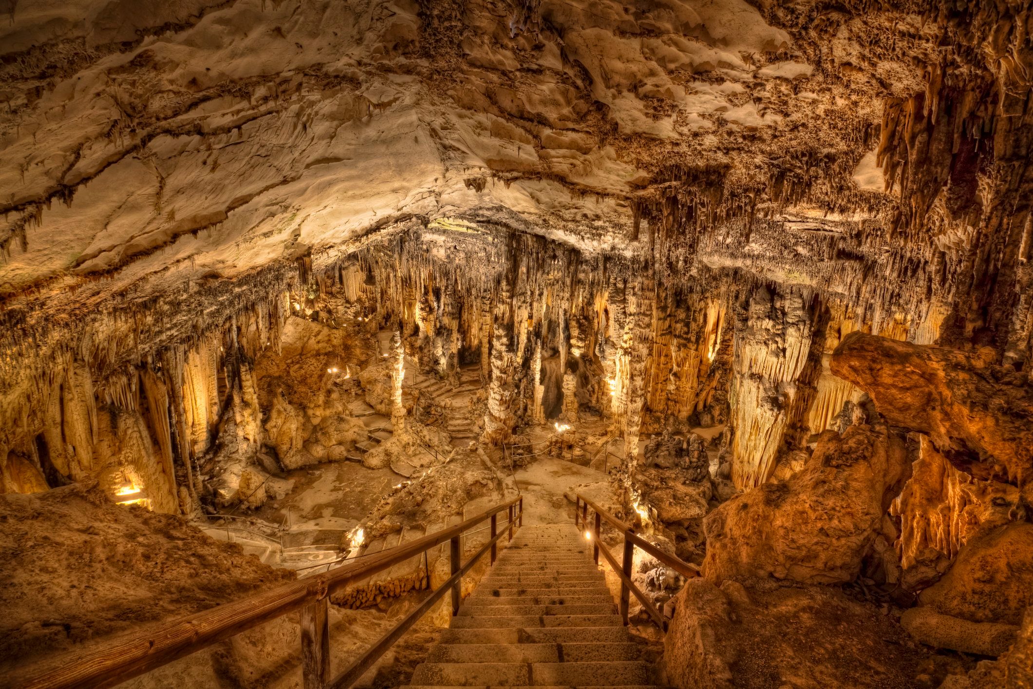 Coves d'Arta - stalactite cave
