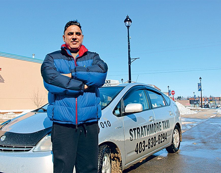 Real Canadian Heroes - taxi driver saves seniors