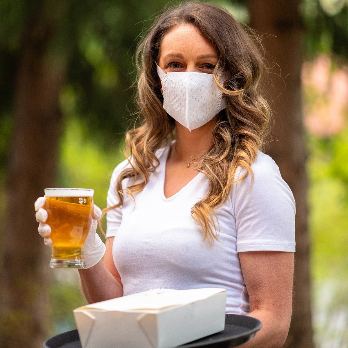 Server wearing a face mask to prevent the spread of COVID-19