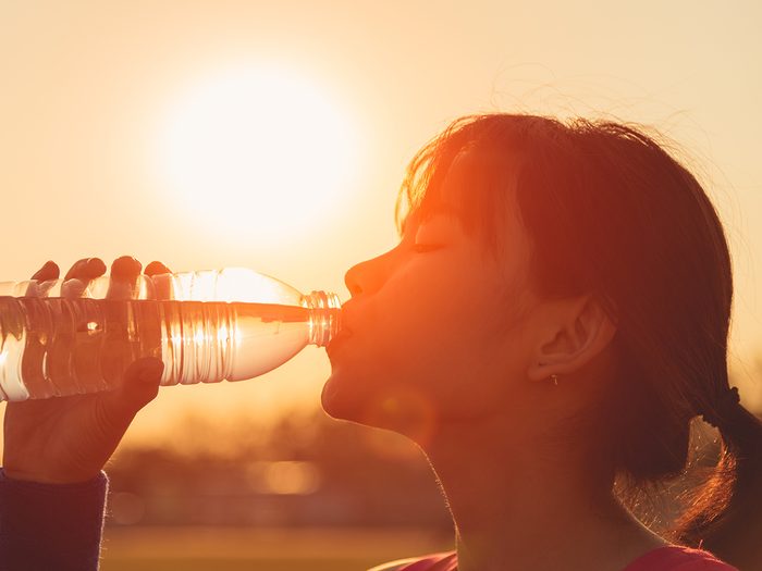 Difference Between Heat Exhaustion And Heat Stroke Woman Drinkin Water