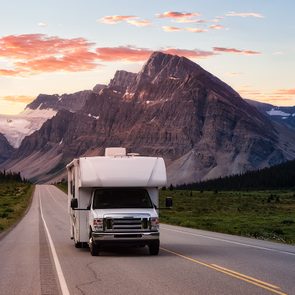 RV trip planner Canada - RV on Icefields Parkway in Alberta