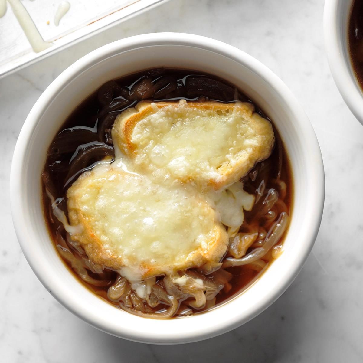 favourite slow cooker recipes - Slow-cooked French onion soup
