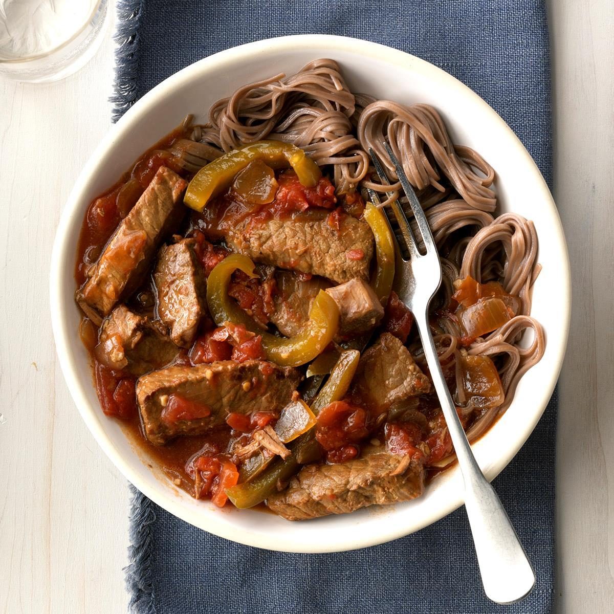 favourite slow cooker recipes - Slow-cooked pepper steak