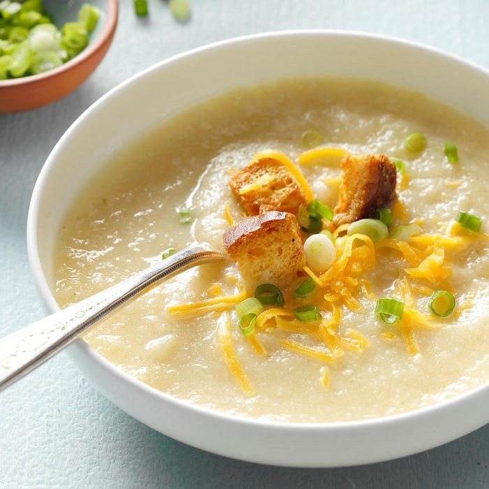 Slow cooker creamy cauliflower soup
