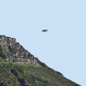 Chilling UFO sightings - UFO by cliff
