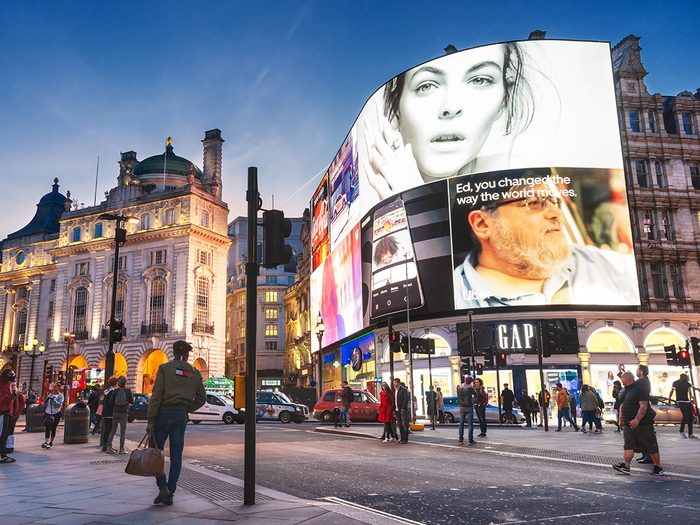 London attractions - Picadilly Circus
