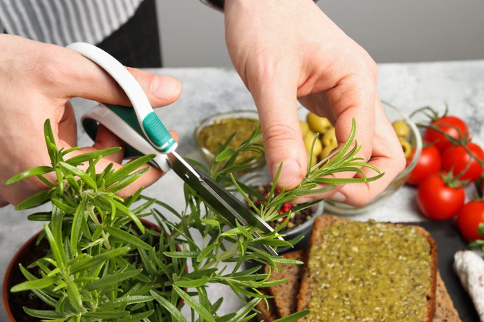 Ways to cook everything faster - Cutting rosemary