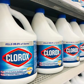Does bleach expire - bleach bottles at grocery store