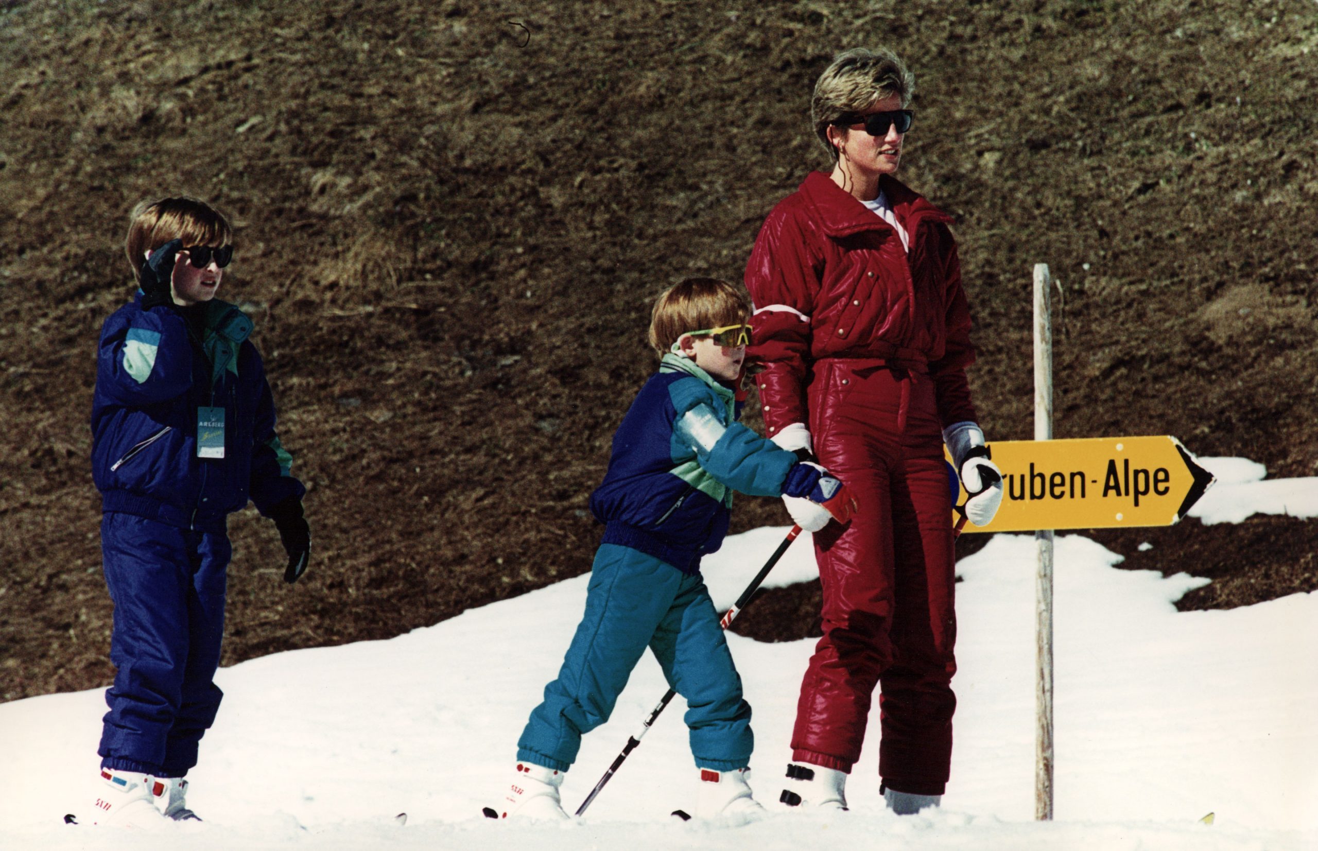 Diana Princess Of Wales Prince William Prince Harry Royal Family Ski-ing