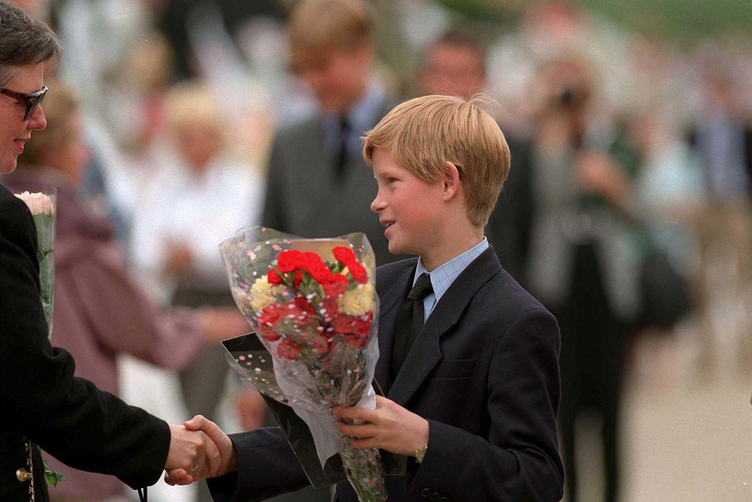 PRINCE CHARLES, PRINCE WILLIAM AND PRINCE HARRY VIEWING FLORAL TRIBUTES AFTER DEATH OF PRINCESS DIANA