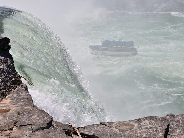 Boat pictures - Maid of the mist in Niagara Falls