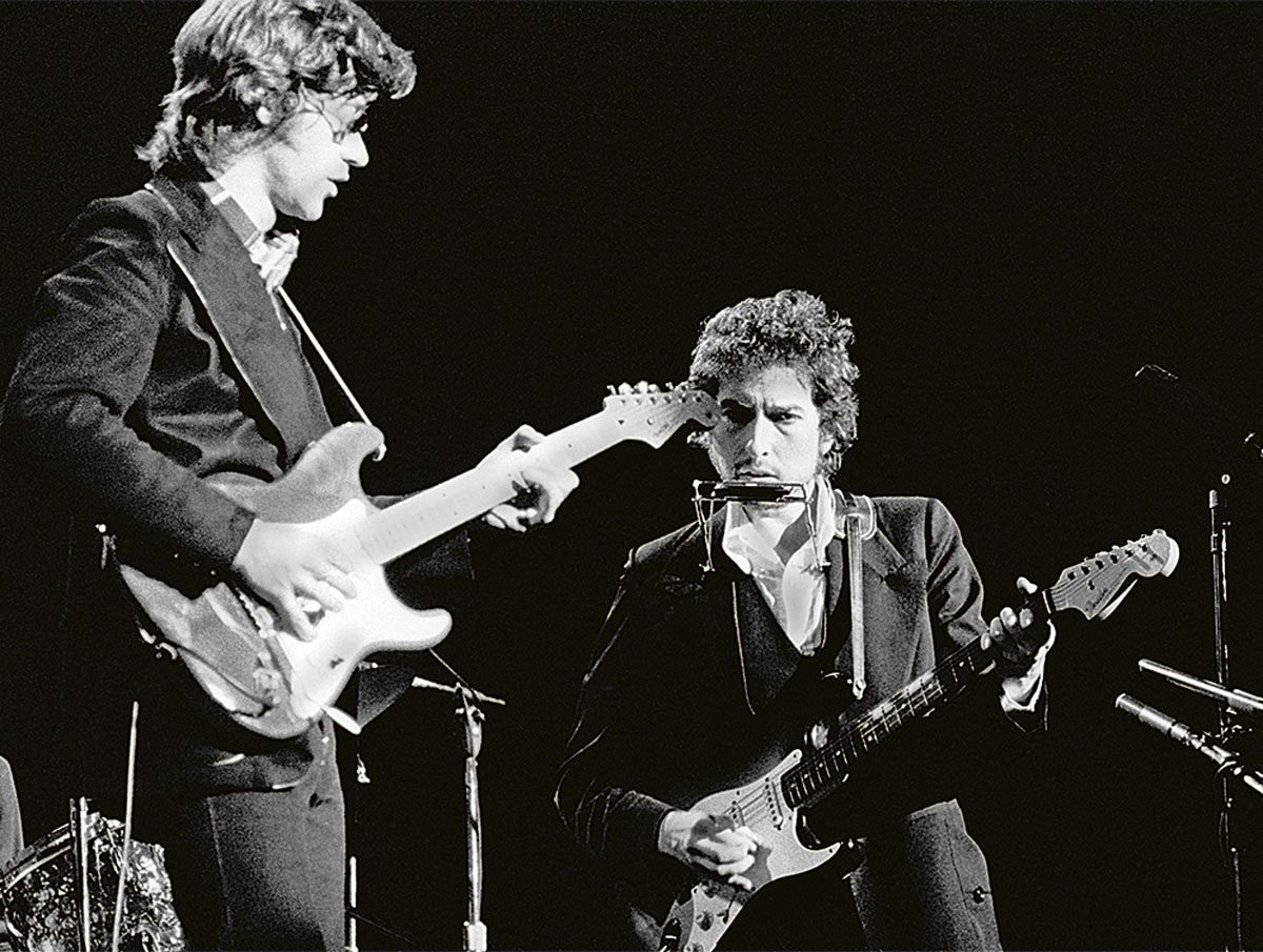 Robbie Robertson on stage with Bob Dylan at Madison Square Garden