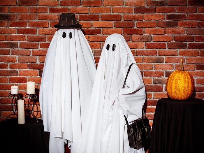 Zodiac Halloween costume ideas - couple of ghosts