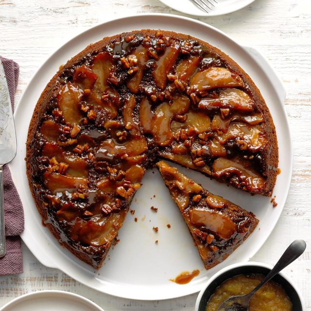 Winter desserts - Old fashioned Christmas cake recipes - Apple Gingerbread Skillet Cake