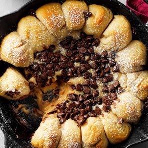Winter desserts that'll make you feel warm and cozy - Turtle skillet