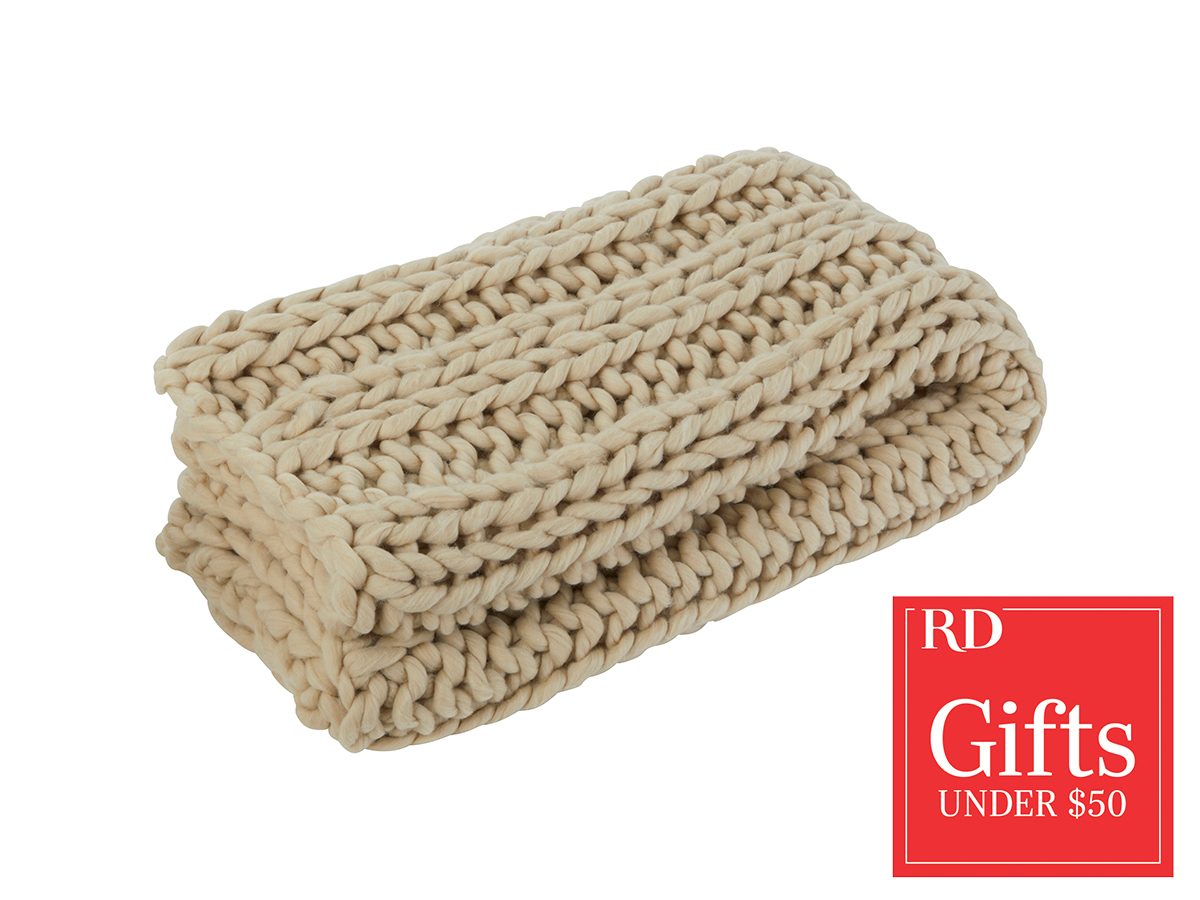 Canadian Gift Guide - Chunky Knit Throw Blanket