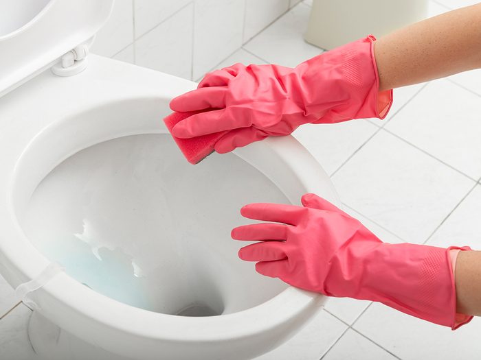 Never use a Magic Eraser to clean these things - Person cleaning toilet bowl
