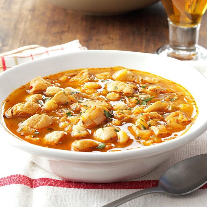Spicy chicken and hominy soup recipe