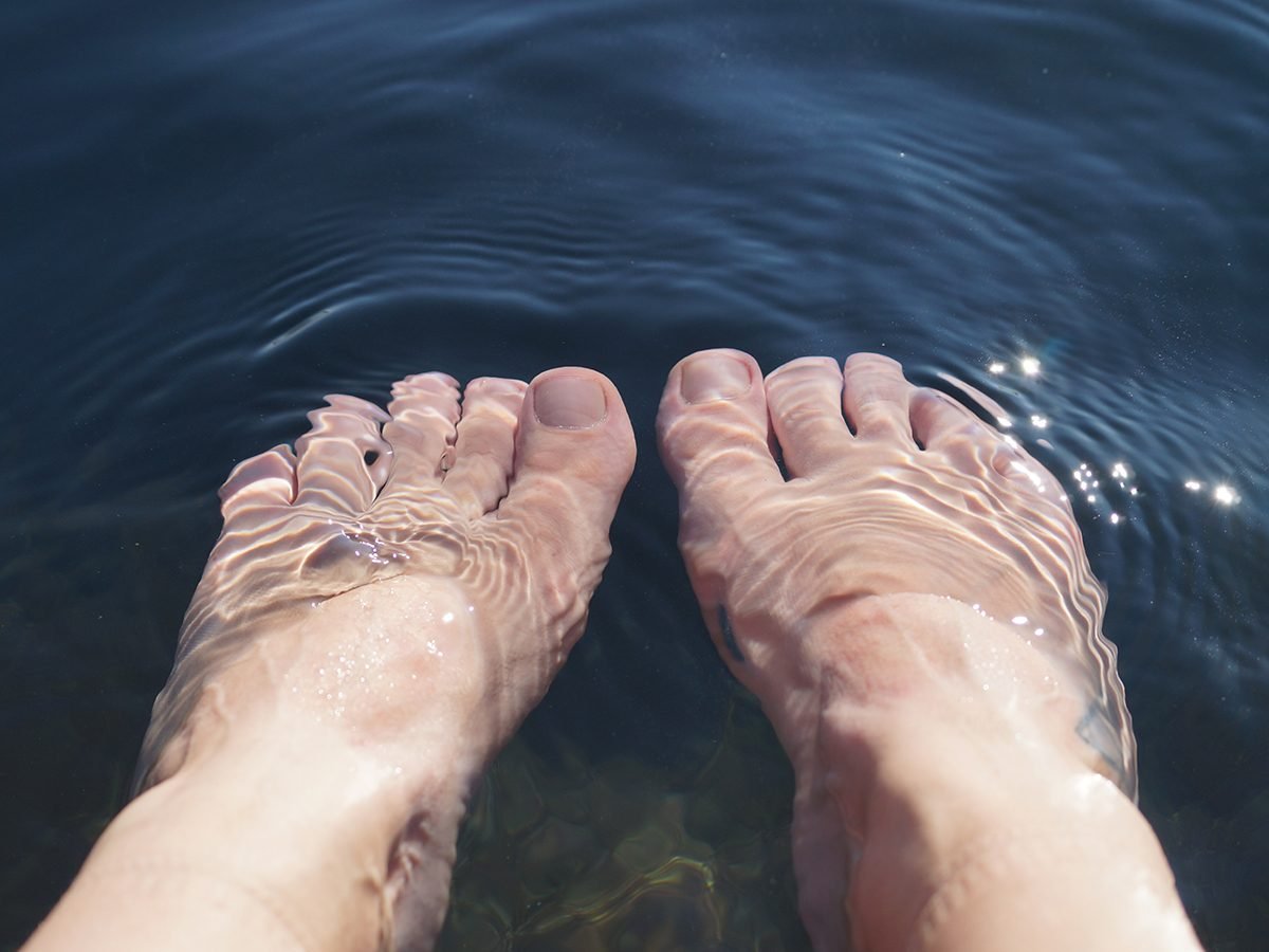 Funniest Readers Digest Jokes - Feet In Water