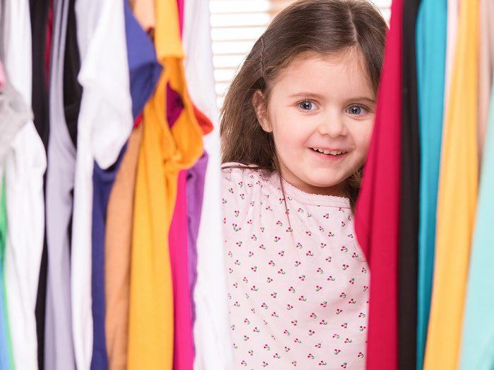 Funny parent tweets - little girl looking in closet