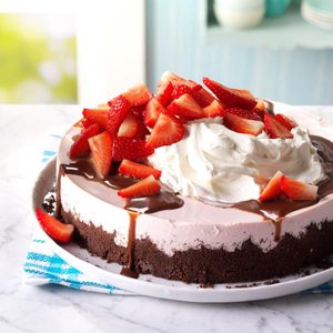 Chocolate-Topped Strawberry Cheesecake