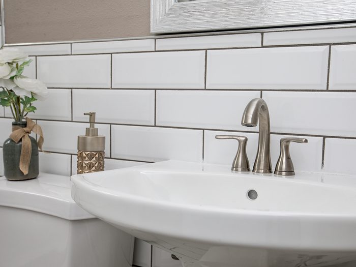 How to clean a bathroom - white tile