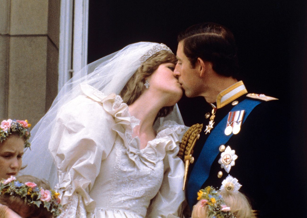 Prince Charles and Princess Diana kiss on the balcony of Buckingham Palace