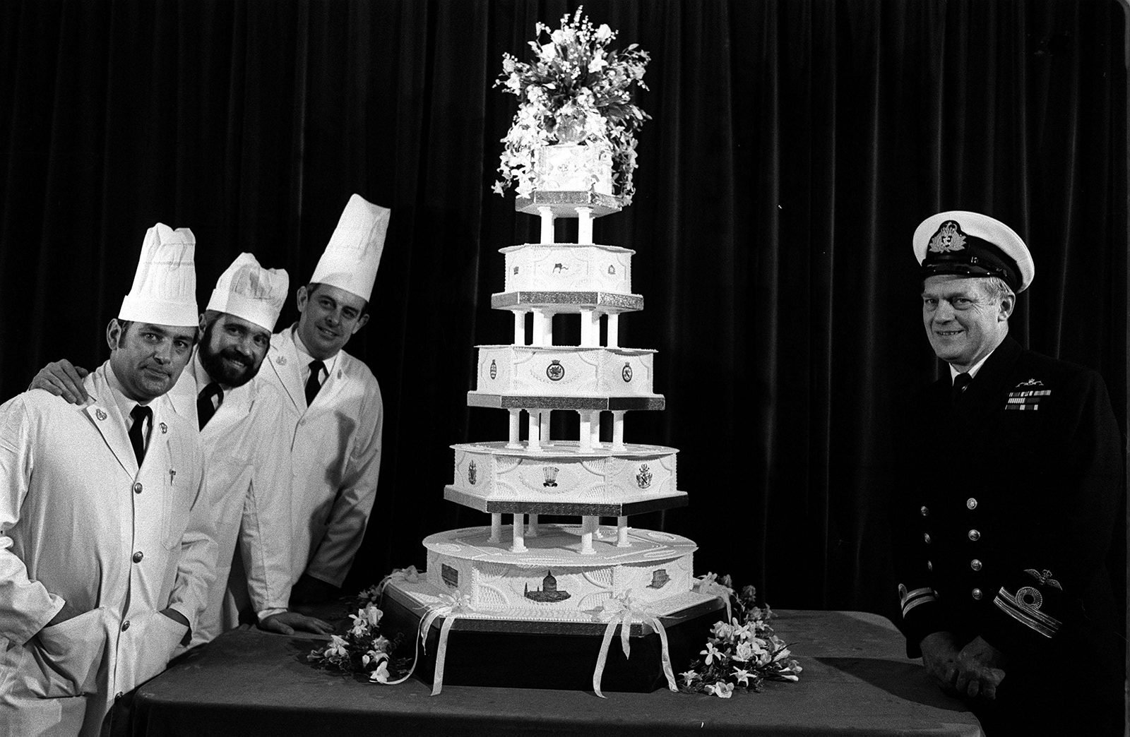 Prince Charles and Princess Diana wedding cake