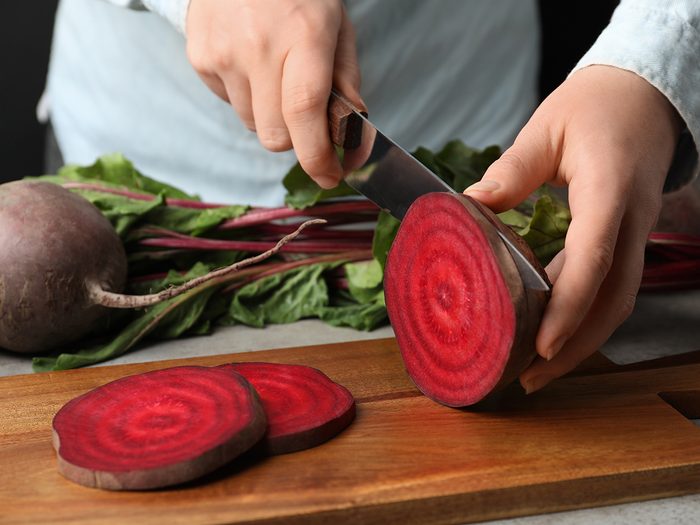 Health benefits of beets - Chopping fresh beets