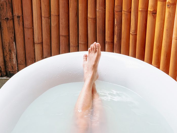 Cornstarch uses - relaxing in tub