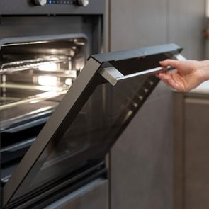 How to clean oven glass - opening oven door