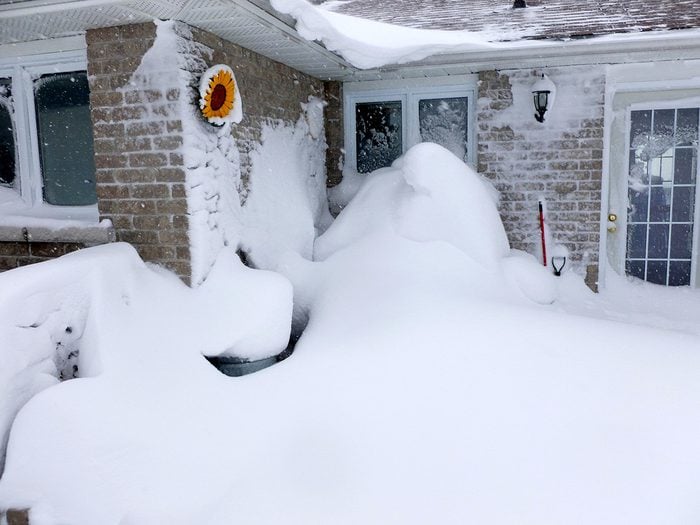 Weather Pictures - Snowstorm Buried