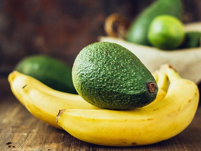 Avocado ripening with bananas
