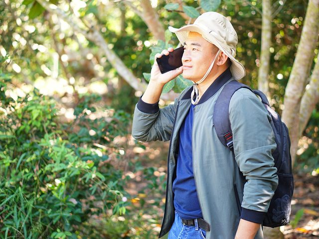 hiking for beginners - hiker on cell phone