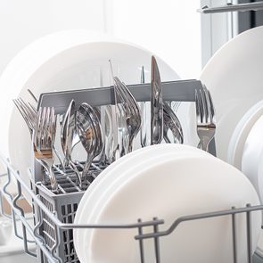 How to arrange utensils in dishwasher